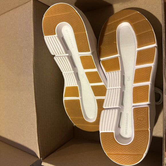 On Cloud Women's The Roger Centre Court Low Top Sneakers - Picture 10 of 14